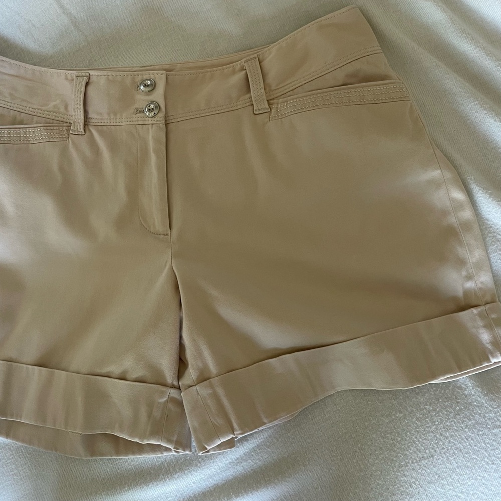WHITE HOUSE BLACK MARKET SHORTS